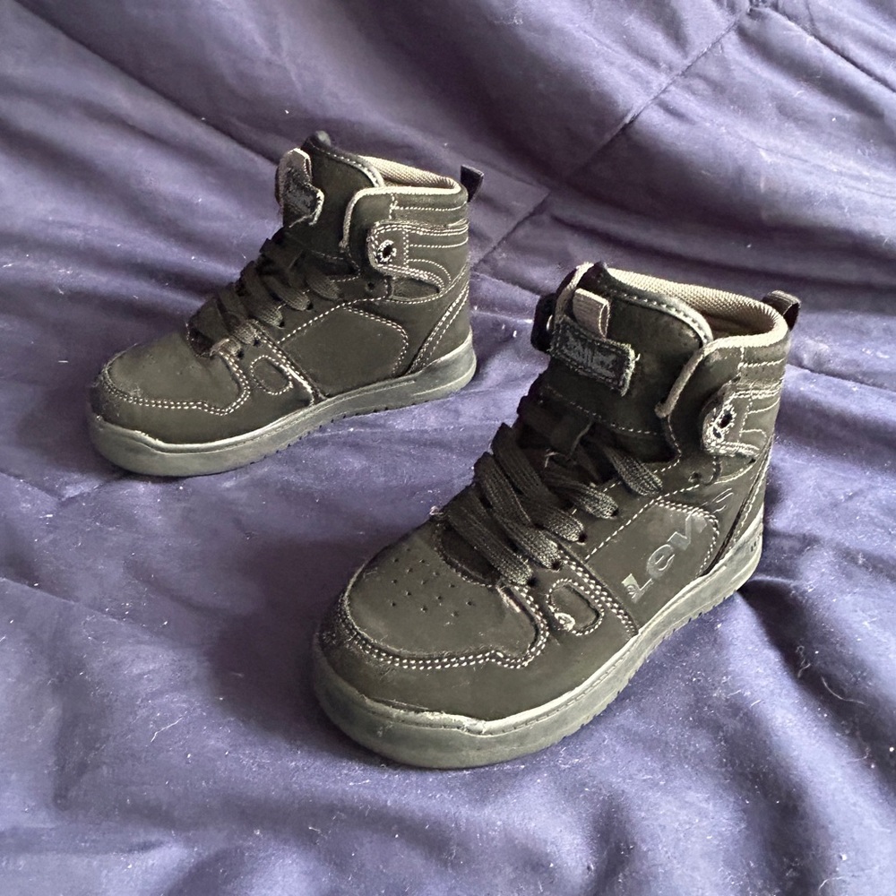 Levi's Black Sneakers Classic Design